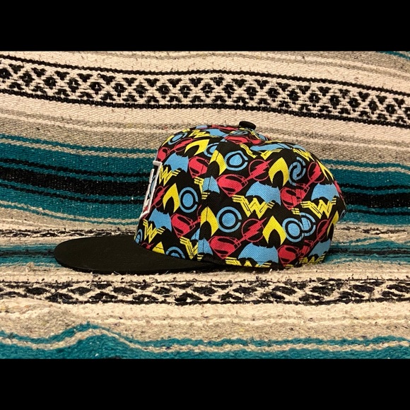 Justice League SnapBack Hat - Picture 4 of 9